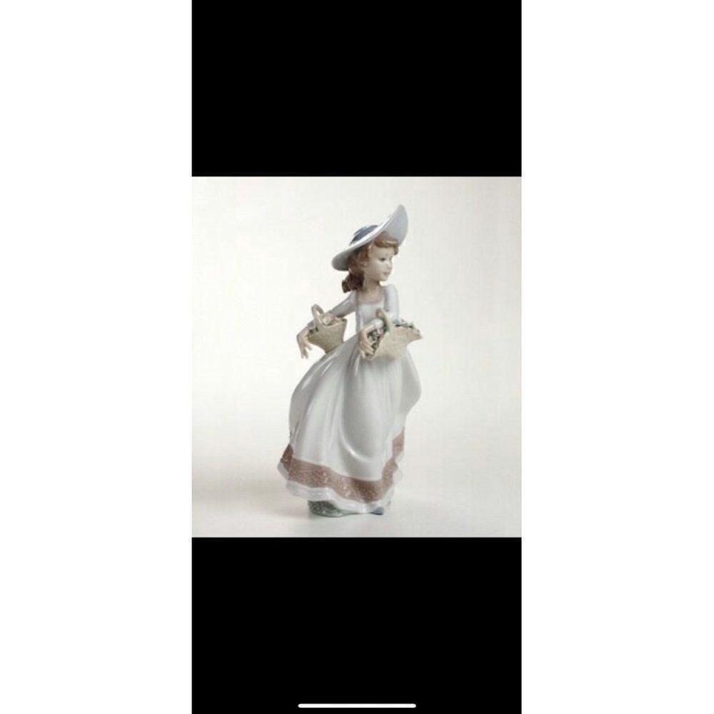 Lladro Sweet Flowers, Macy's Exclusive Rare Retire